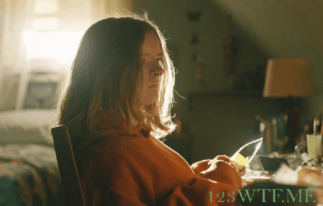 Hereditary 22 GIF Trick of the light WTF Watch The Film Saint Pauly